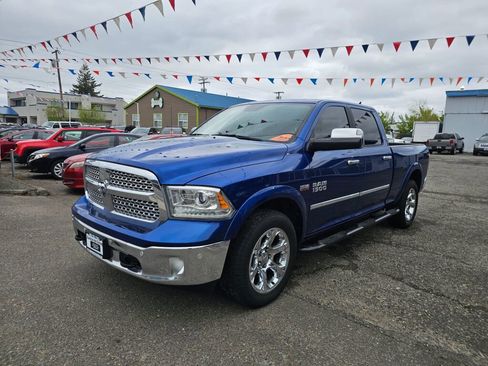 Used 2018 RAM 1500 Laramie w/ Convenience Group AWD/4WD image 3