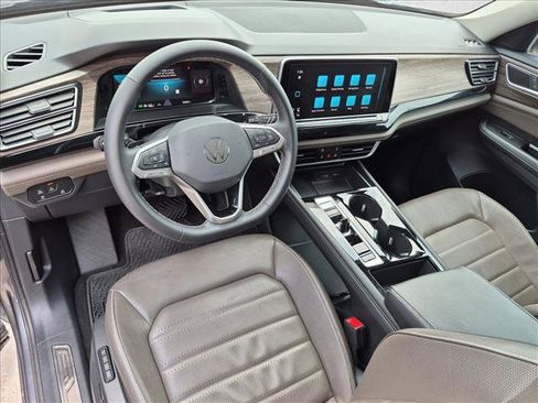 Used 2024 Volkswagen Atlas SEL AWD/4WD image 10