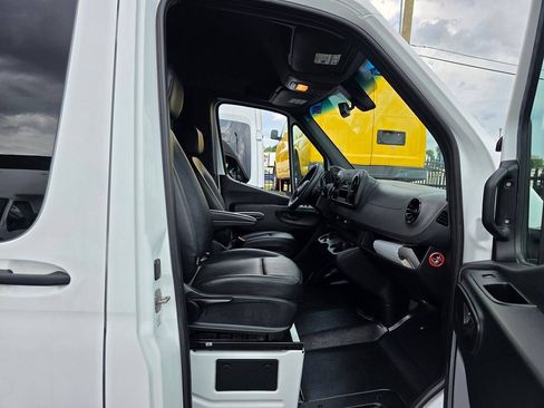 Used 2021 Mercedes-Benz Sprinter 2500 image 14