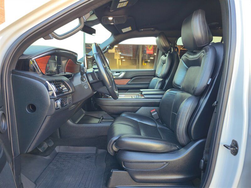 Used 2021 Lincoln Navigator 4WD image 12