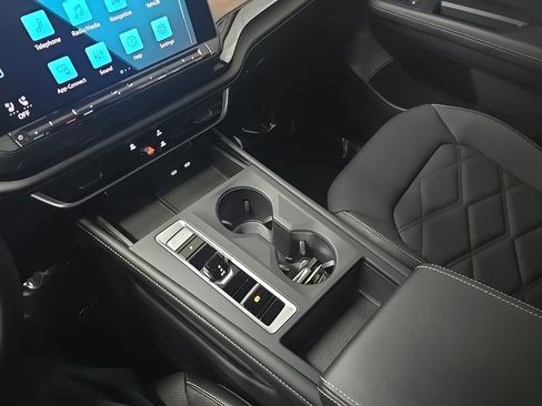 Used 2024 Volkswagen Atlas SE image 26