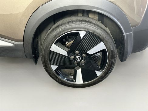 Used 2025 Nissan Kicks SR FWD image 11