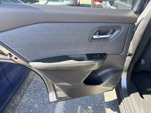 Used 2021 Nissan Rogue SV AWD/4WD image 13