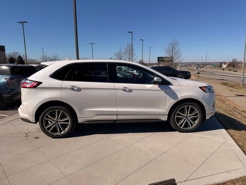 Used 2019 Ford Edge Titanium w/ Equipment Group 301A image 7