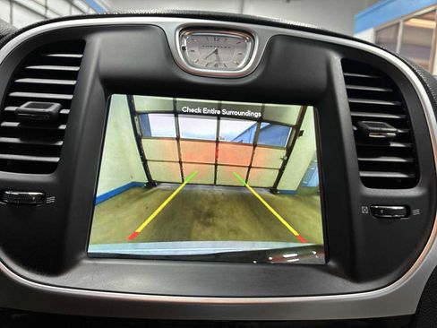 Used 2022 Chrysler 300 Touring L w/ Comfort Group image 22