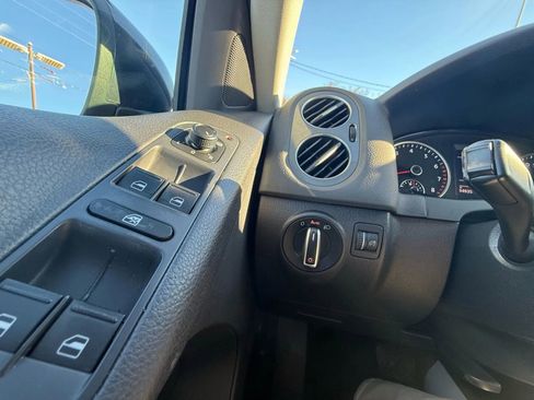 Used 2016 Volkswagen Tiguan S image 22