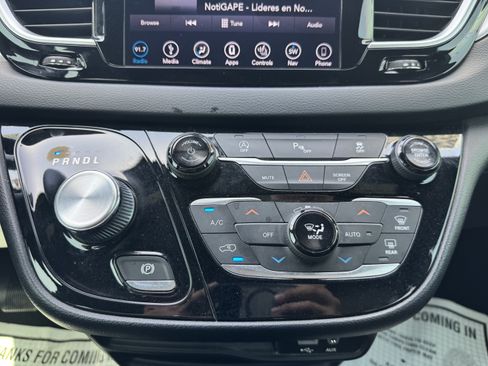 Used 2019 Chrysler Pacifica Touring-L w/ S Appearance Package FWD image 14