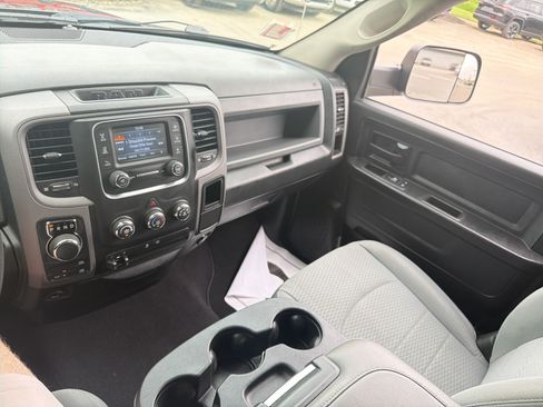 Used 2018 RAM 1500 Express w/ Black Ram 1500 Express Group AWD/4WD image 22