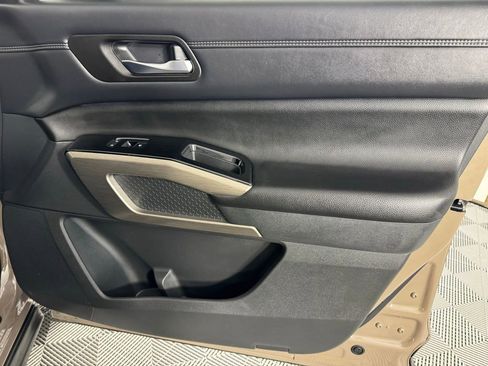 Used 2023 Nissan Pathfinder Platinum w/ Cargo Package image 33