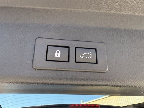 Used 2021 Subaru Ascent Limited w/ Technology Package image 28