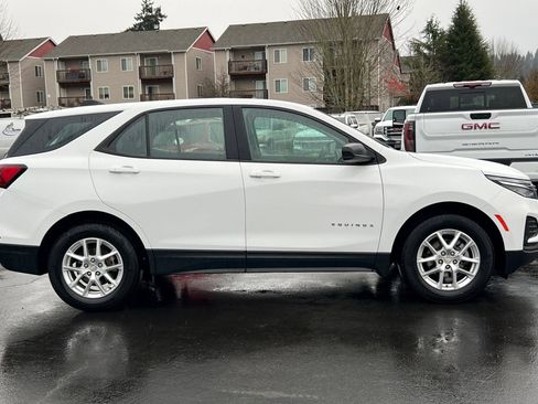 Used 2022 Chevrolet Equinox LS image 3