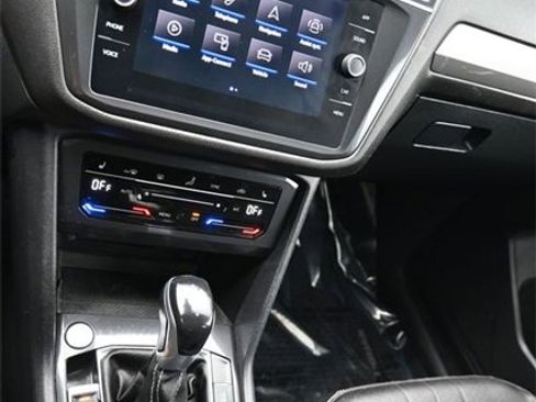 Used 2022 Volkswagen Tiguan SE image 25