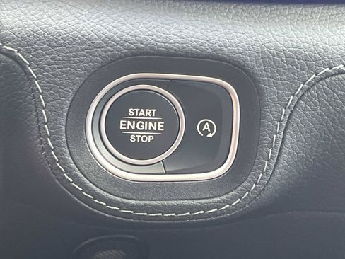 Used 2025 Mercedes-Benz GLS 450 4MATIC image 35