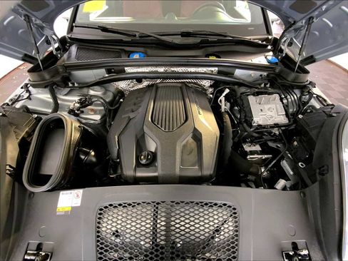Certified 2023 Porsche Macan image 32