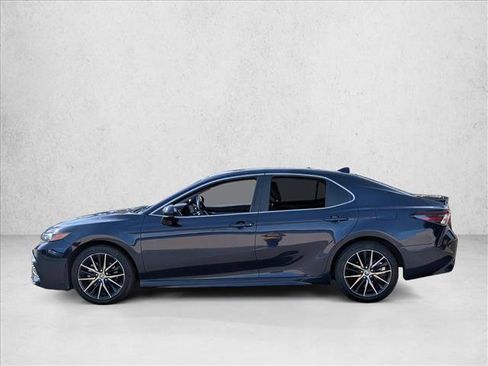 Used 2021 Toyota Camry SE image 8