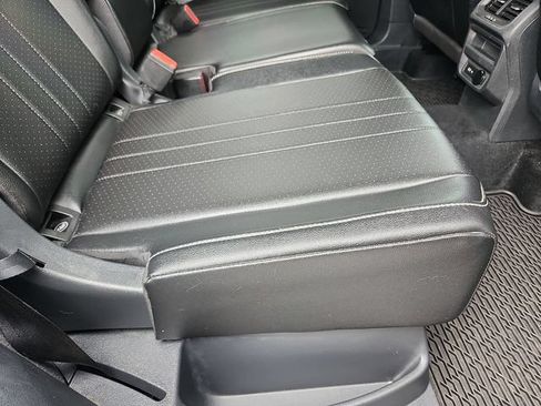 Used 2024 Volkswagen Tiguan SE AWD/4WD image 29