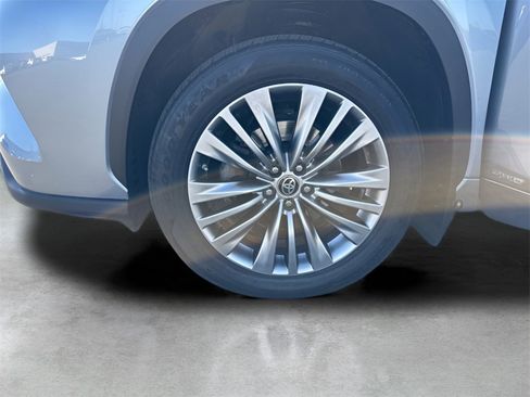 Used 2021 Toyota Highlander Platinum image 36