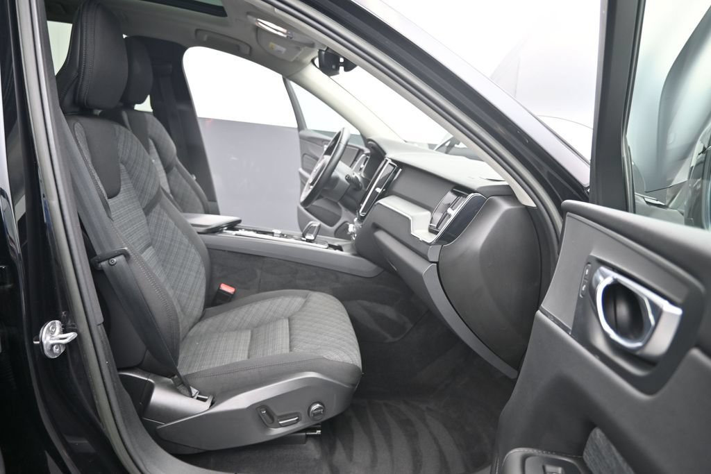 Used 2023 Volvo XC60 B5 Core w/ Climate Package FWD image 14