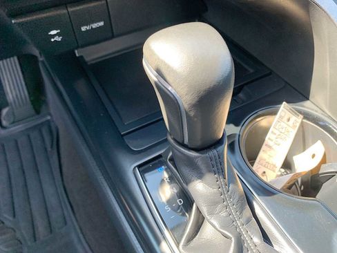 Used 2019 Toyota Camry SE w/ Convenience Package image 15