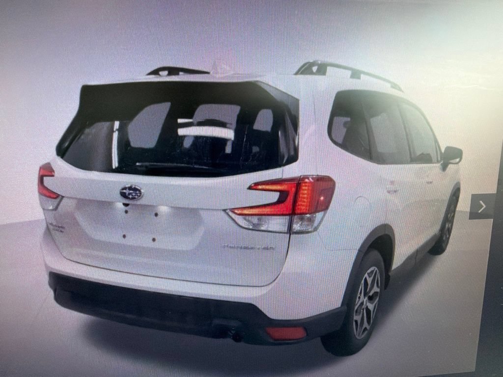 Used 2023 Subaru Forester Premium AWD/4WD image 2