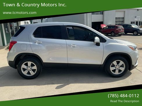 Used 2021 Chevrolet Trax LS w/ Tint and Cruise Package image 1