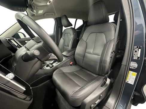 Used 2021 Volvo XC40 T5 Momentum image 11