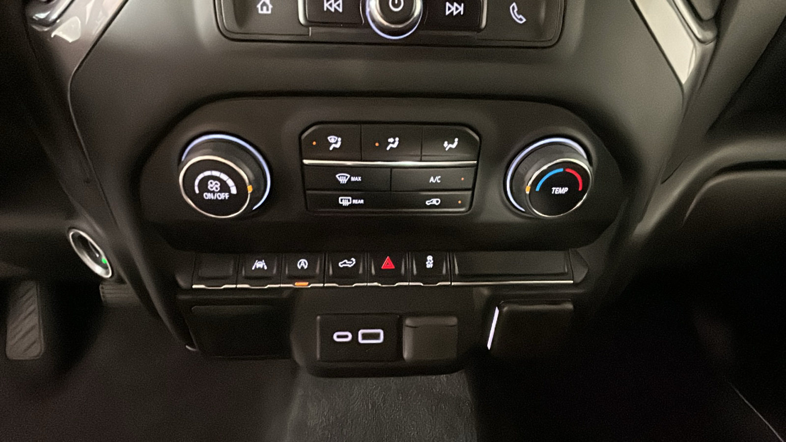 Used 2024 Chevrolet Silverado 1500 Custom AWD/4WD image 26