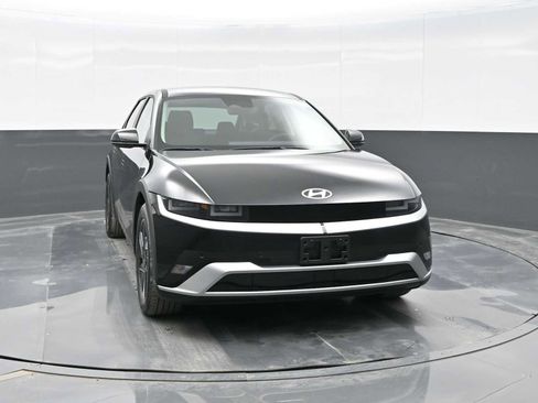 New 2025 Hyundai Ioniq 5 SE image 2