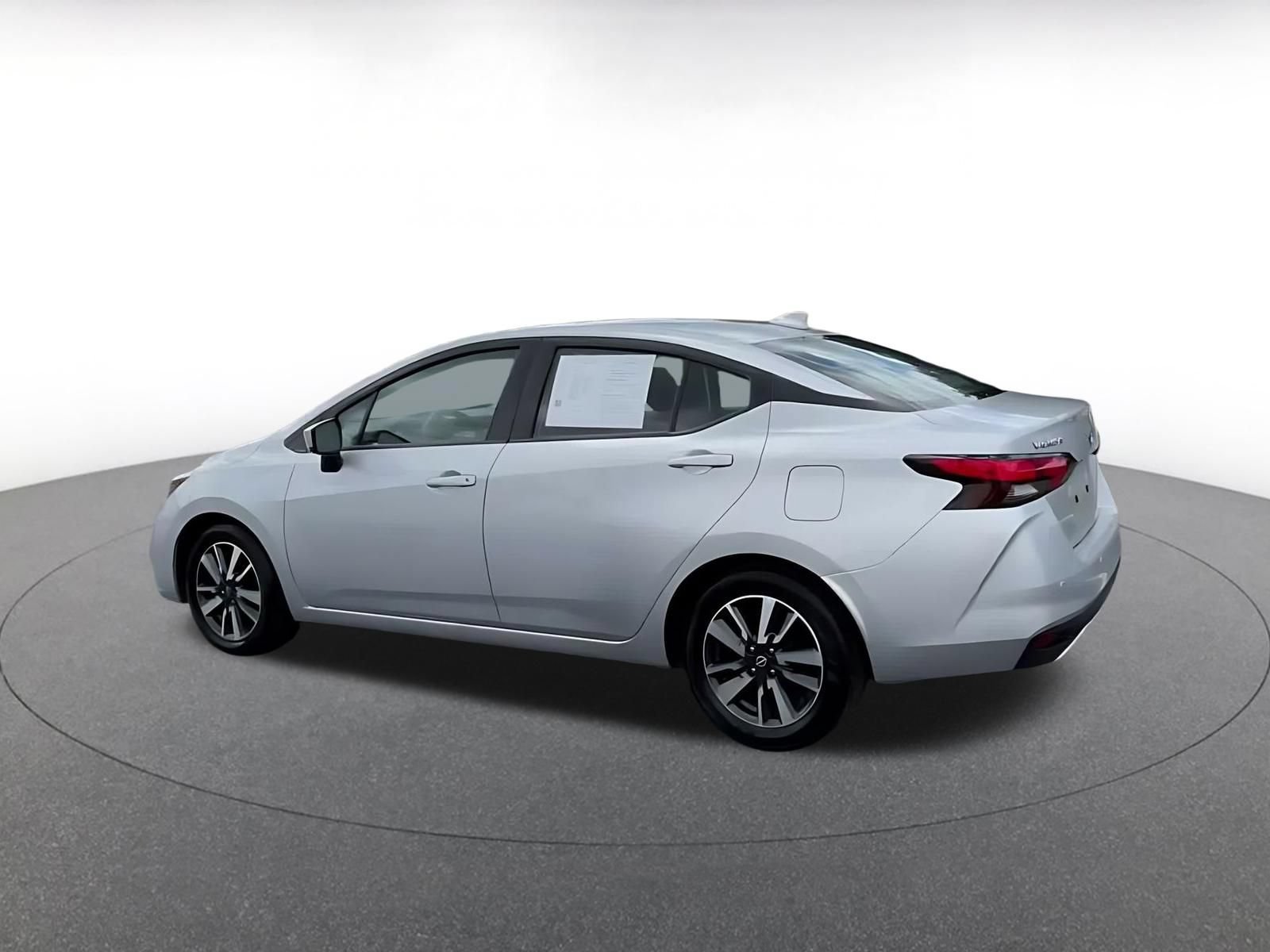 Used 2025 Nissan Versa SV FWD image 9