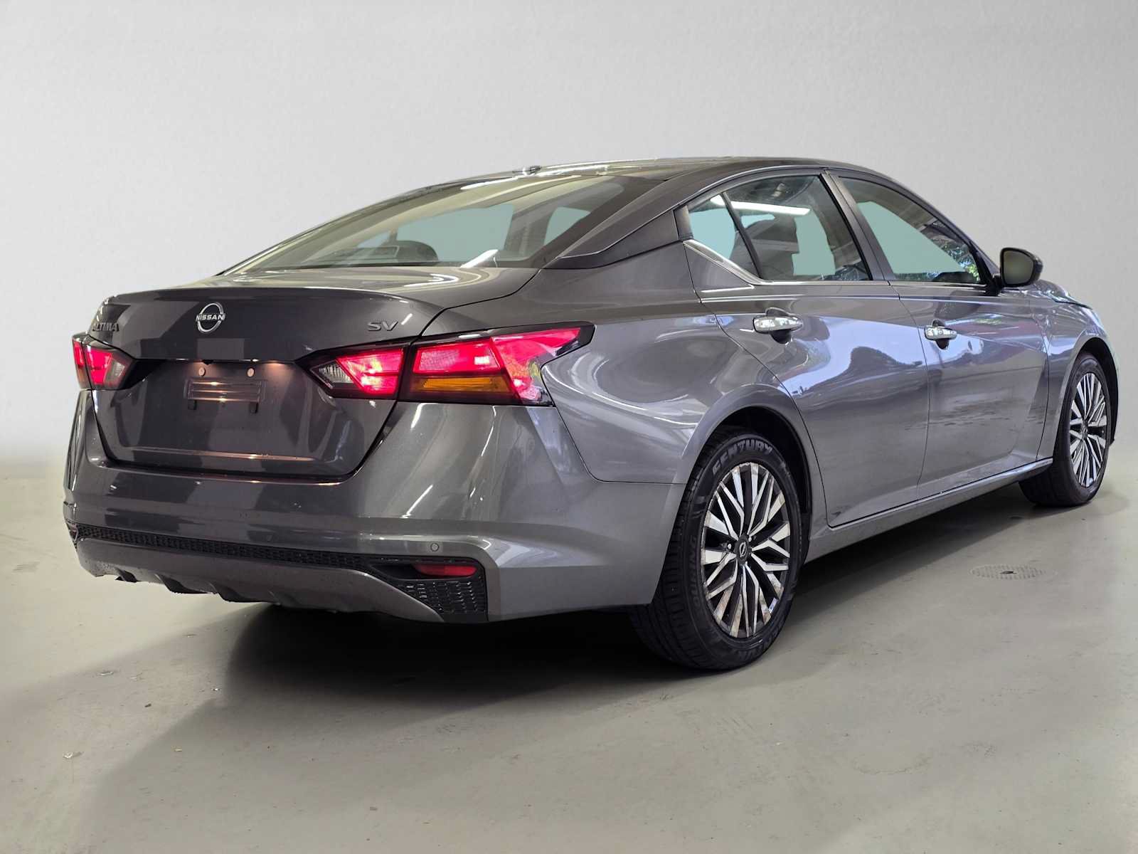 Used 2024 Nissan Altima 2.5 SV FWD image 5