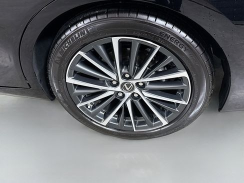 Used 2025 Lexus ES 350 w/ Premium Package image 30