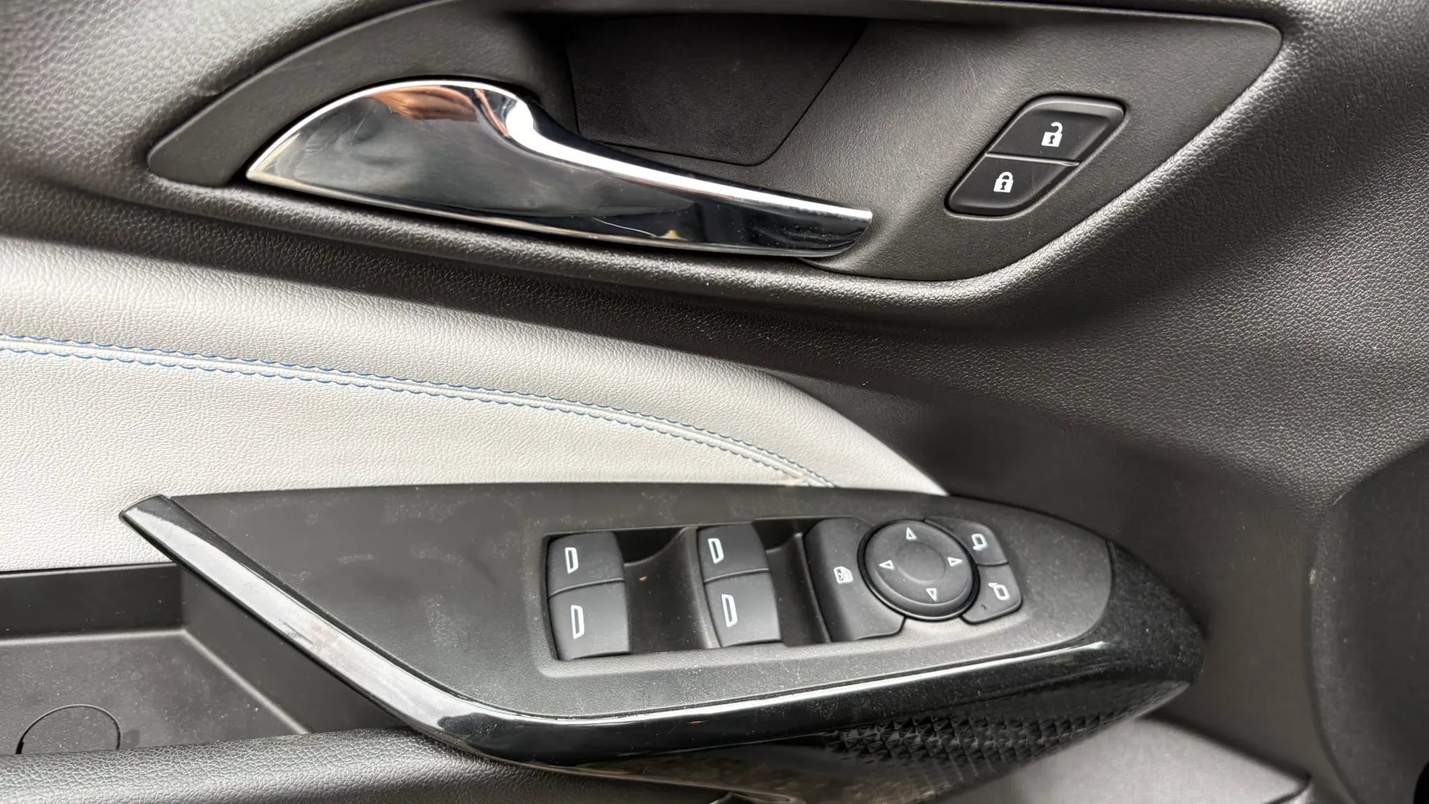 Used 2025 Chevrolet Trax LT w/ LT Convenience Package FWD image 15