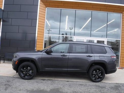 New 2025 Jeep Grand Cherokee L Altitude image 2