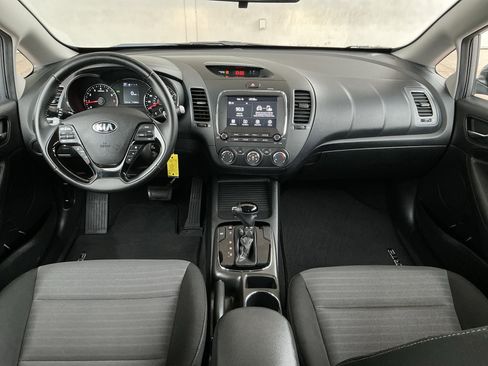 Used 2017 Kia Forte S image 4
