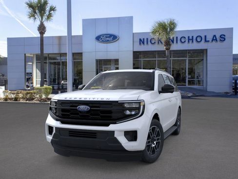 New 2026 Ford Expedition Active image 2