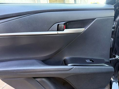 Used 2025 Toyota Camry SE FWD image 32