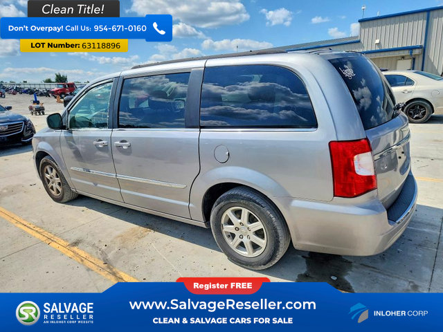 Used 2013 Chrysler Town & Country Touring FWD image 3