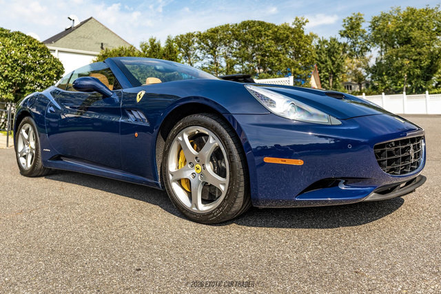 Used 2012 Ferrari California RWD image 11