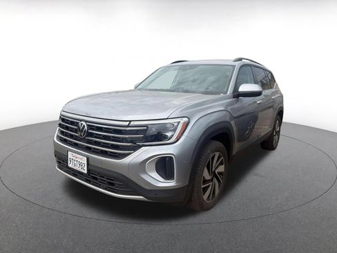 Used 2026 Volkswagen Atlas SE FWD image 3