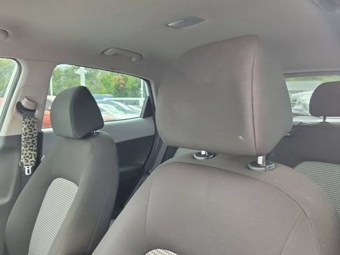 Used 2021 Hyundai Kona SE FWD image 17