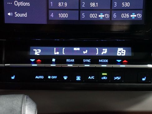 Certified 2021 Toyota Sienna XLE image 19