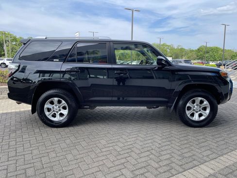 Used 2017 Toyota 4Runner SR5 AWD/4WD image 6