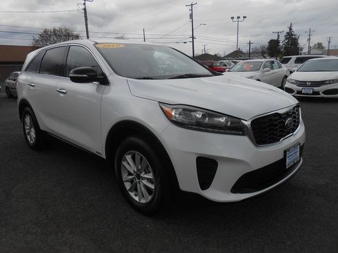 Used 2019 Kia Sorento AWD V6 image 3