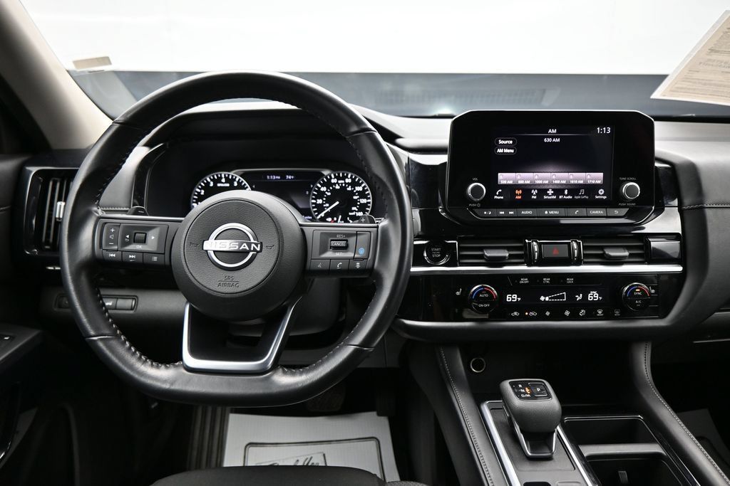 Used 2025 Nissan Pathfinder SV AWD/4WD image 14