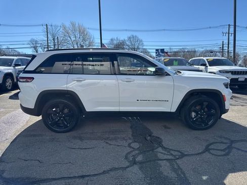 Certified 2023 Jeep Grand Cherokee Limited w/ Luxury Tech Group II image 8