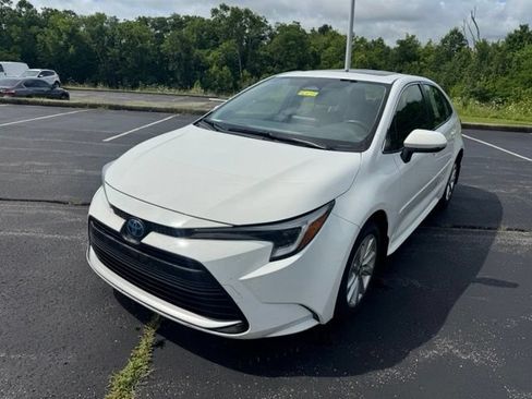 Used 2024 Toyota Corolla XLE FWD image 7