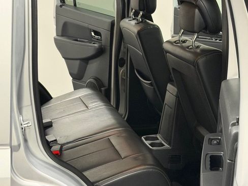 Used 2012 Jeep Liberty Sport image 10