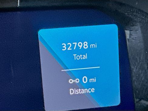 Used 2025 Volkswagen Atlas SE image 18