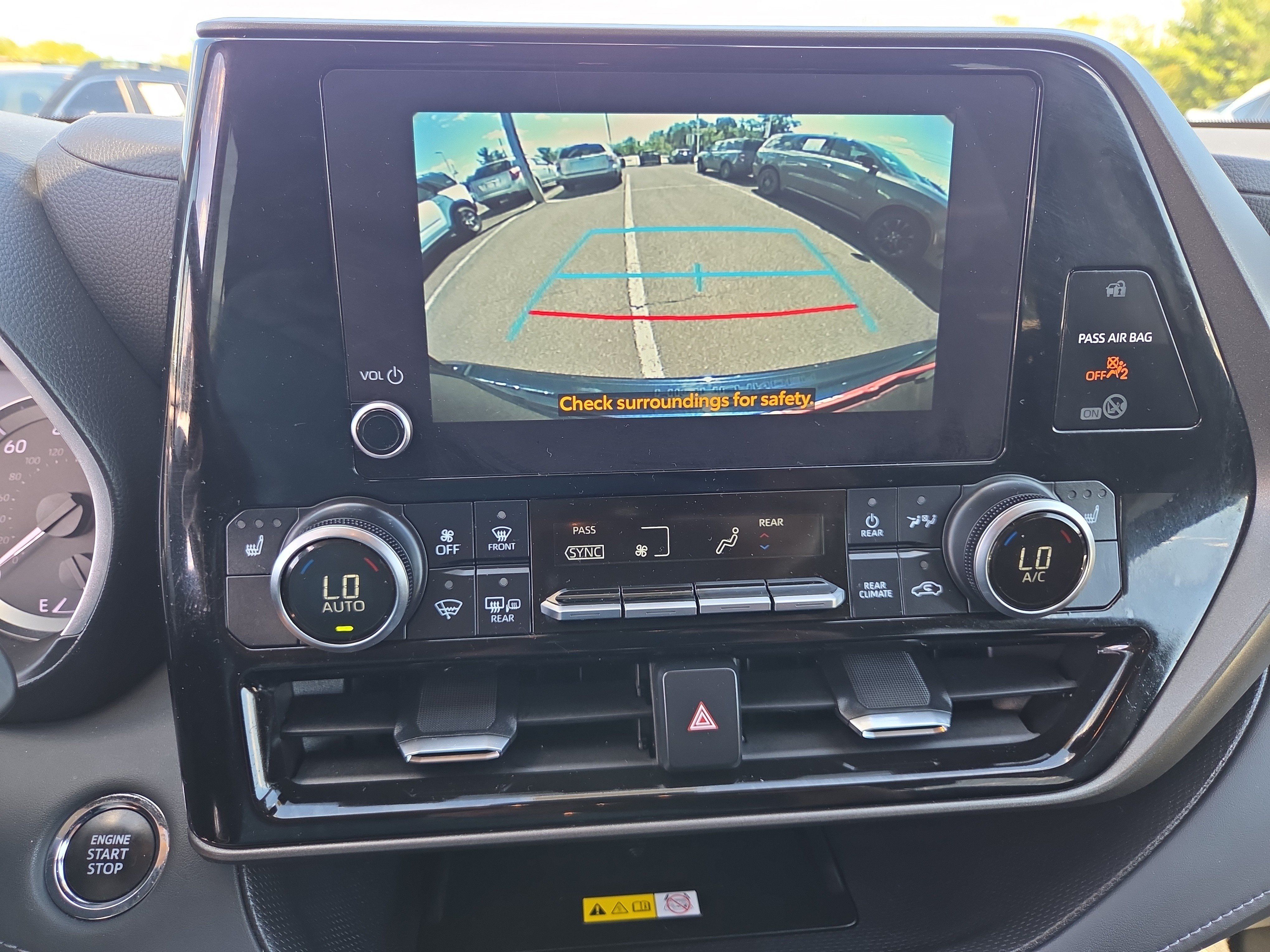 Used 2023 Toyota Highlander XLE AWD/4WD image 23