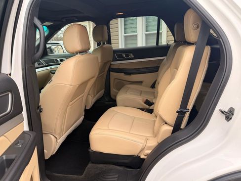 Used 2016 Ford Explorer XLT w/ Equipment Group 202A image 19